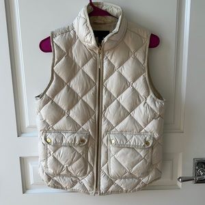 Off white J. Crew puffy quilted vest
